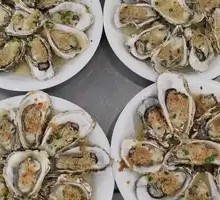 Steamed Oysters with Garlic