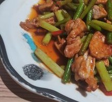 Stir-fried garlic shoots with pork