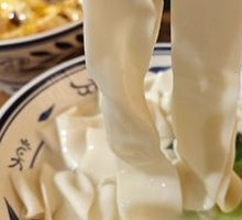 Belt-Width Noodles with Dipping Sauce
