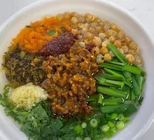 Chu Ge's Meat Sauce Rice Noodles