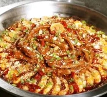 Shrimp, Chicken Wing, and Pork Trotter Dry Pot