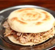 Braised Lean Pork in Flatbread