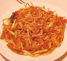 Flavorful Dry-Fried Beef Rice Noodles