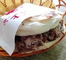 Cured Beef Sandwich with Steamed Bun