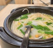 Mushroom Hot Pot Rice Noodles