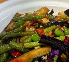 Braised Eggplant and Green Beans in Clay Pot