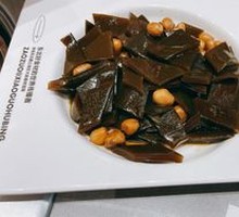Spicy and Sour Kelp with Peanuts