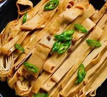 Braised Tofu Skin with Spiced Flavor