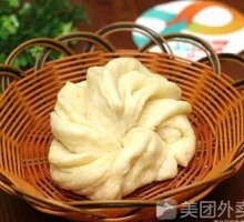 Flower-shaped steamed bun
