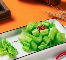 Gongcai Celery Stir-Fried Rice Noodles