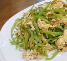 Stir-Fried Eggs with Green Peppers