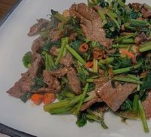 Stir-Fried Beef with Yellow Onion