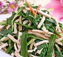 Stir-fried leek with fried tofu
