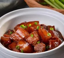 Braised Pork with Sweet Potatoes