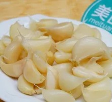 Sweet Pickled Garlic