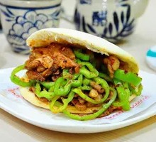 Cumin Stir-Fried Beef in Flatbread