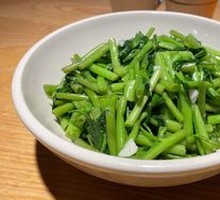 Stir-Fried Water Spinach with Garlic