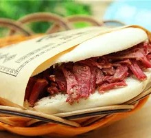 Cured Beef Sandwich with Steamed Bun