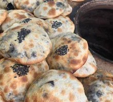 Preserved Vegetable Braised Pork with Mini Steamed Buns