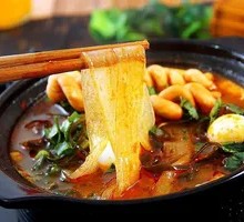 Clay Pot Rice Noodles with Blood Curd