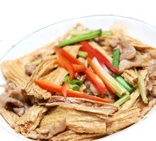 Stir-fried Tofu Skin with Meat