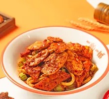 Stir-fried Chicken with Rice Noodles and Tofu Skin Cut in Half