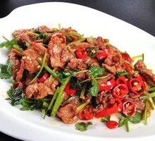 Stir-Fried Beef with Yellow Onion