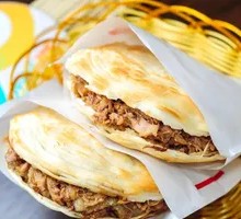 Braised Pork in Flatbread