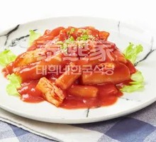 Spicy Kimchi Stir-Fried Rice Cakes