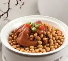 Braised Pig Trotters with Soybeans
