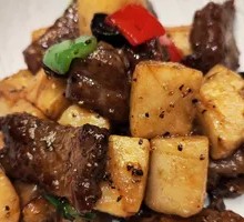 Black Pepper Beef and Rice Noodles