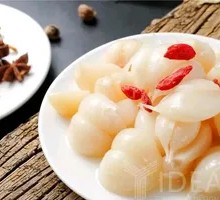Sweet Pickled Garlic