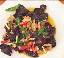 木耳炒牛肉盖浇饭