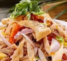 Xinjiang Hand-Torn Spicy麻 Chicken