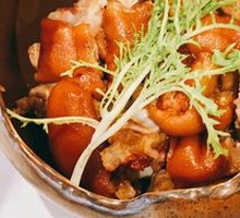 Spicy Pig Trotter in Clay Pot