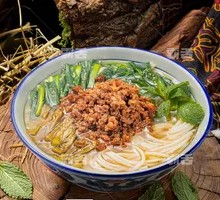 Red Sour Beef Stir-Fried Noodle Soup