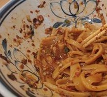 Oil-Poured Donkey Hoof Noodles