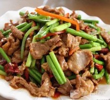 Stir-fried Pork with Garlic Stalks