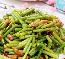 Stir-Fried Garlic Shoots with Pork over Rice