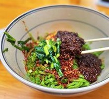 Spinach Noodles with Meat Sauce and Vegetables