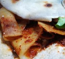 Spicy Potato Slices in Flatbread
