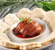 Lotus Leaf Steamed Pork with Rice Flour