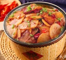 Sichuan-style Twice-Cooked Pork in Wooden Bucket Rice