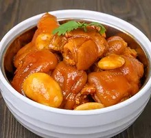 Braised Pig Trotter in Pot