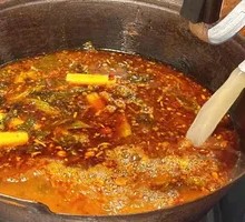 Lao Guo's Stir-Fried Spicy Oil Pot