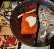 Yin-Yang Mushroom Soup Pot