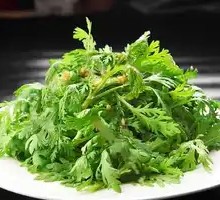 Raw Mixed Chrysanthemum Greens