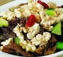 Peach Kernel and Black Mushroom Salad