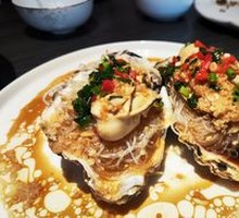 Garlic Steamed Oysters with Rice Noodles