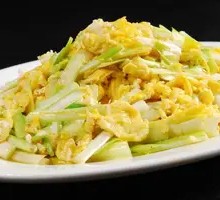 Stir-fried eggs with chives